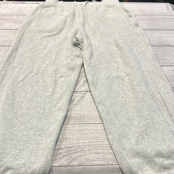 🍋Women’s Lululemon Scuba High-Rise Relaxed Jogger Size 6🍋 - Picture 9 of 16